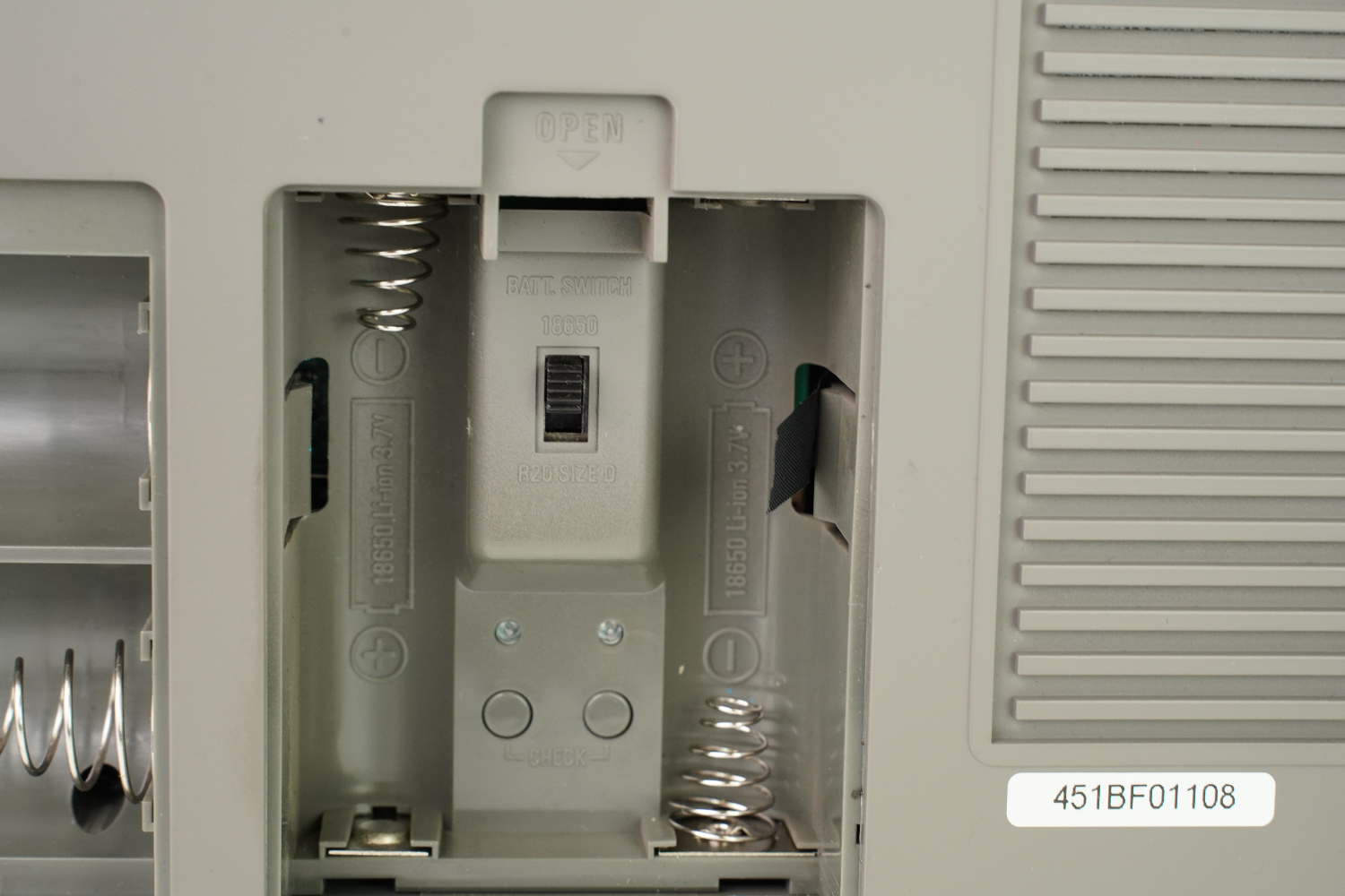 Tecsun S-2200x кнопка переключения питания с аккумуляторов 18650 на элементы питания типоразмера A